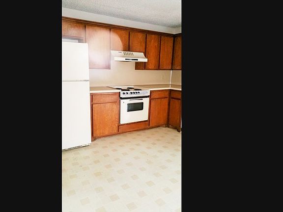 2nd image of 2516 NE Dearborn Ave