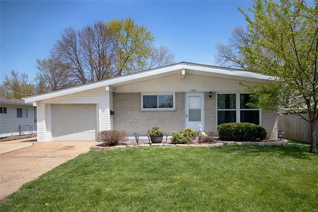 2580 Pheasant Dr photo 1