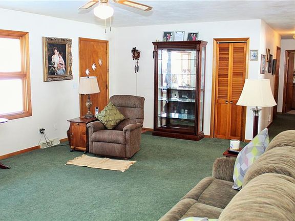 3rd image of 201 Mackinaw St