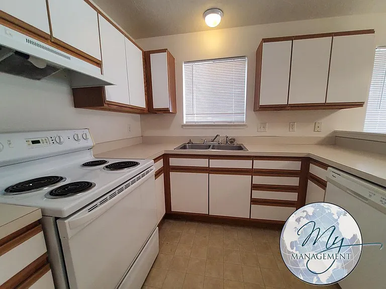 3 bed, 2.0 bath, 1180 sqft, $1,590 — Photo 23