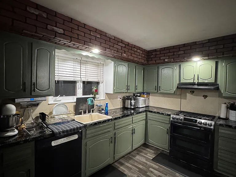 264 Sandalwood Dr #1 — Photo 3