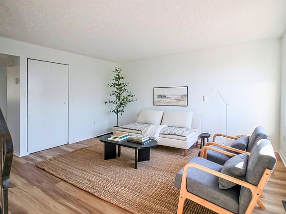 3rd image of 36 Regal Rd