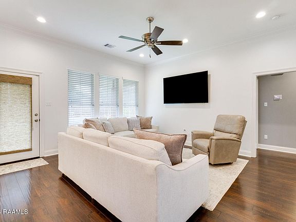 4th image of 105 Buttonwood Dr
