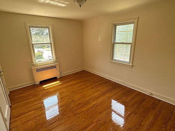 3rd image of 54-58 Jackson Ave #33