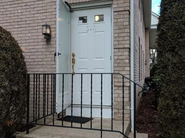 6 Mansion Woods Dr #A, Agawam, MA 01001