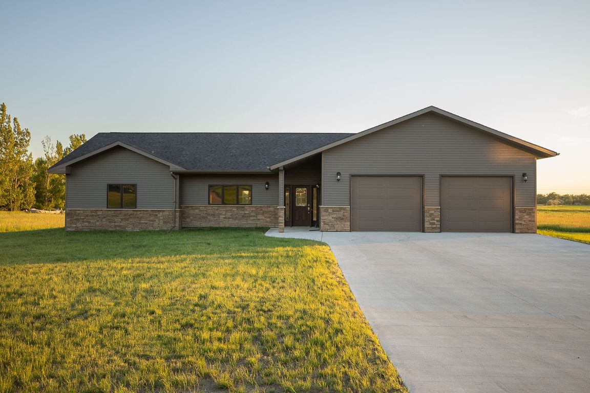 5400 Falconer Dr, Bismarck, ND 58504 MLS 4014032 Zillow