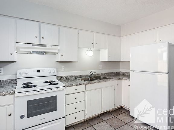 4th image of 1119 S Fern St #1