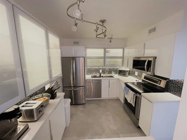 5161 Collins Ave #811 — Photo 9