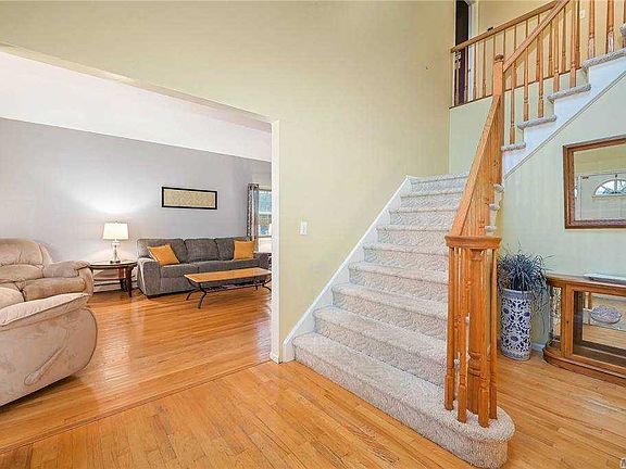 3rd image of 12 Windcrest Dr
