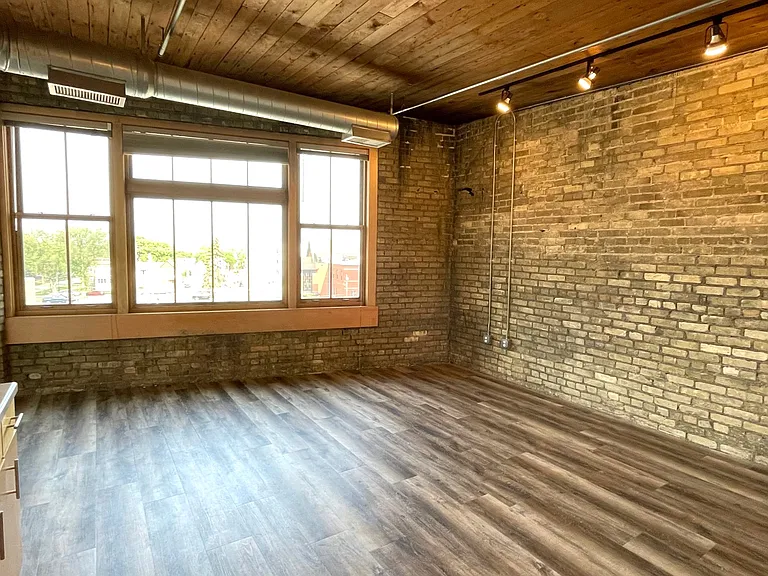 309 Roberts St N #401 — Photo 11