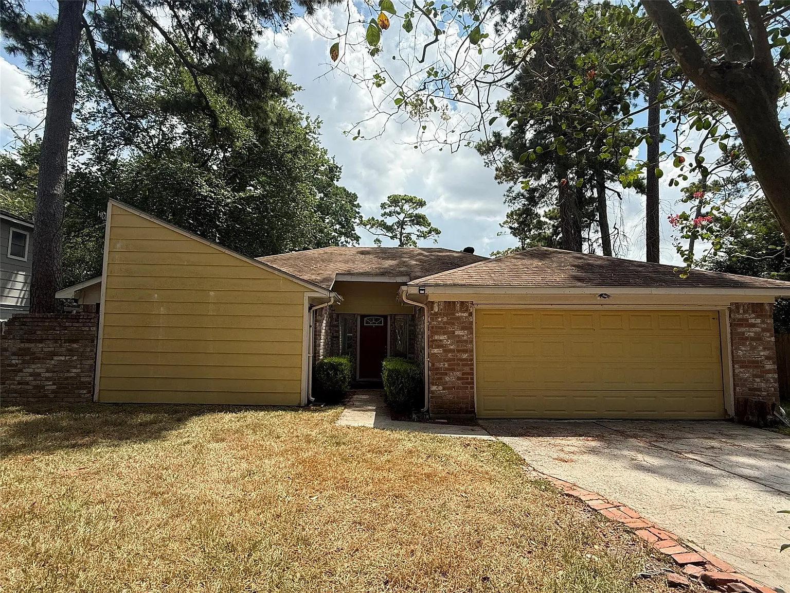 3 bed, 2.0 bath, 1440 sqft, $2,000 — Photo 2