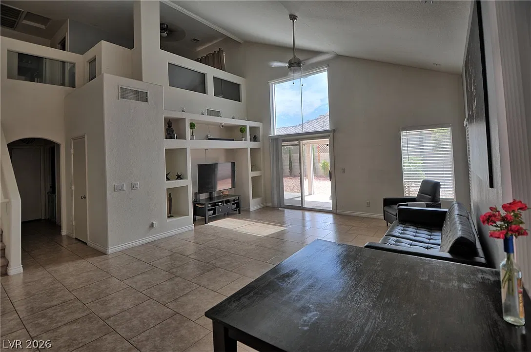 3 bed, 2.5 bath, 1866 sqft, $2,250 — Photo 3