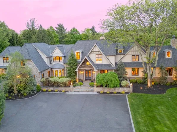 146 Chestnut Ridge Rd, Saddle River, NJ 07458