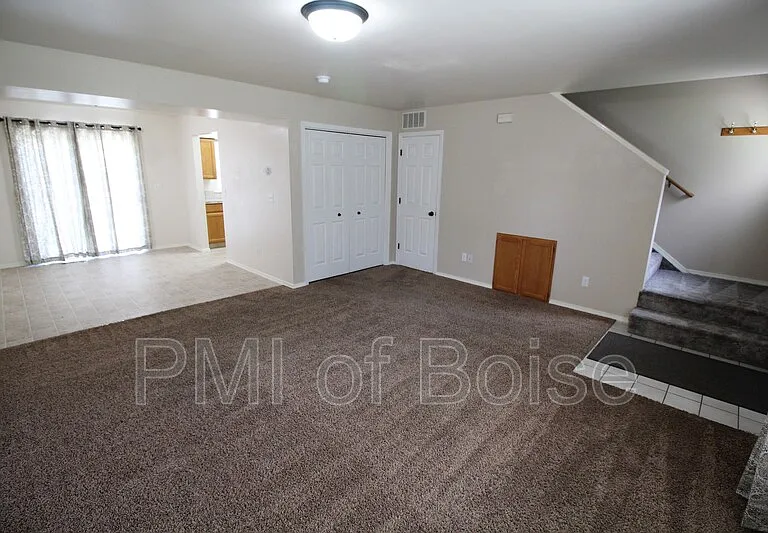 633 W Idaho Ave — Photo 3