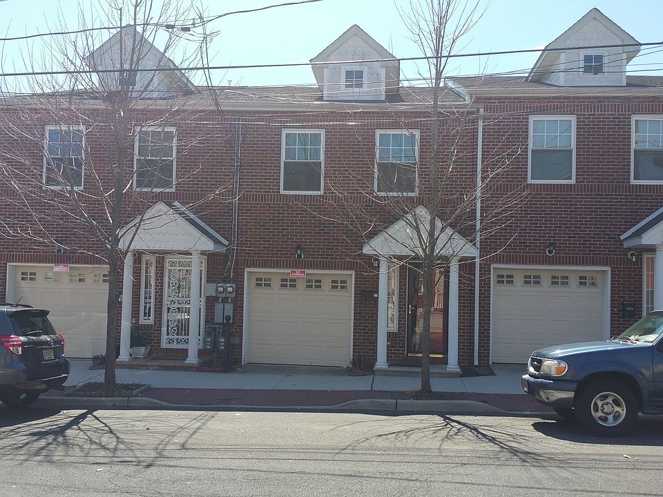 Town House & Gagrage