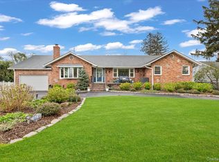 11 Beaver Dr, Bayville, NY 11709