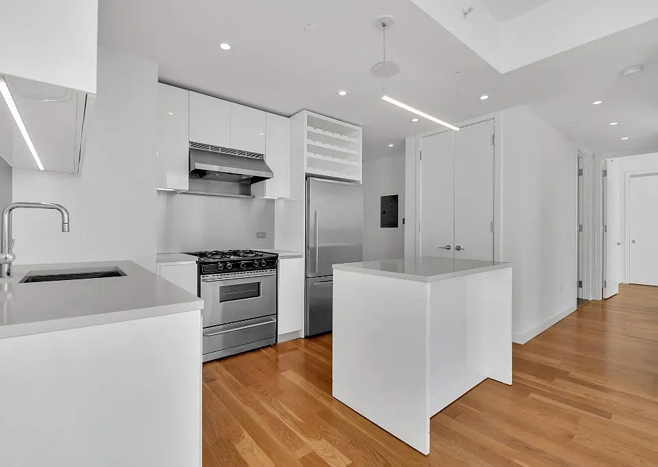 430 Albee Sq #24E