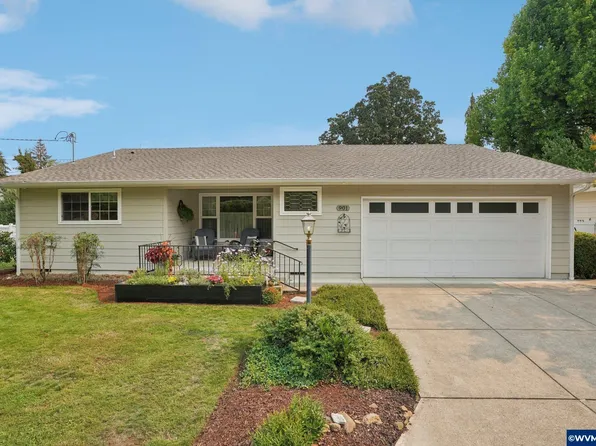 901 Barger St, Silverton, OR 97381