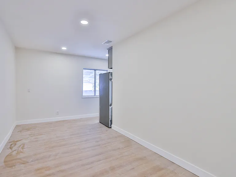 4132 Lynd Ave #B — Photo 8