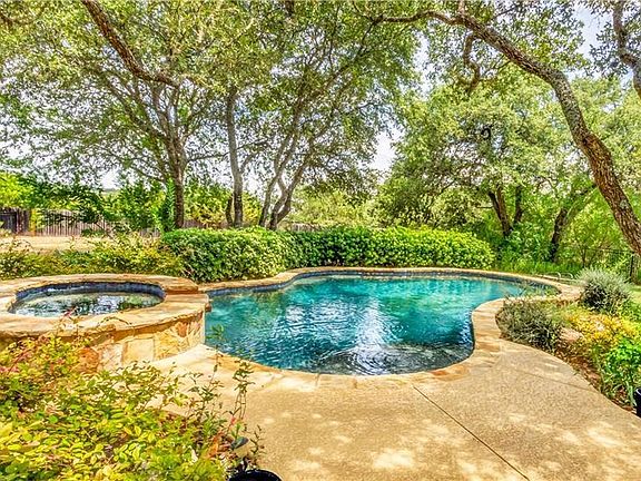 3rd image of 241 Onion Creek Ln