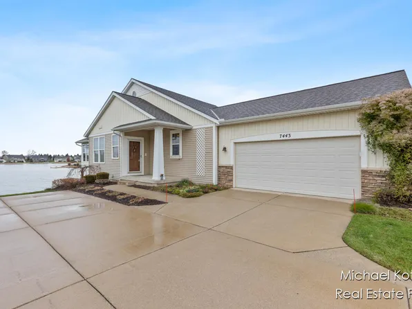 7443 Watermark Dr #32, Allendale, MI 49401