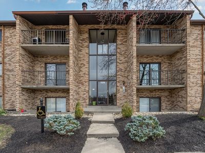 7220 Creekview Dr APT 8, Colerain Twp, OH, 45247