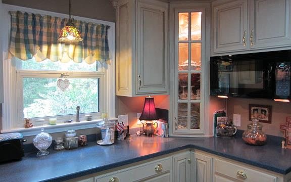 4th image of 906 Asbury Dr