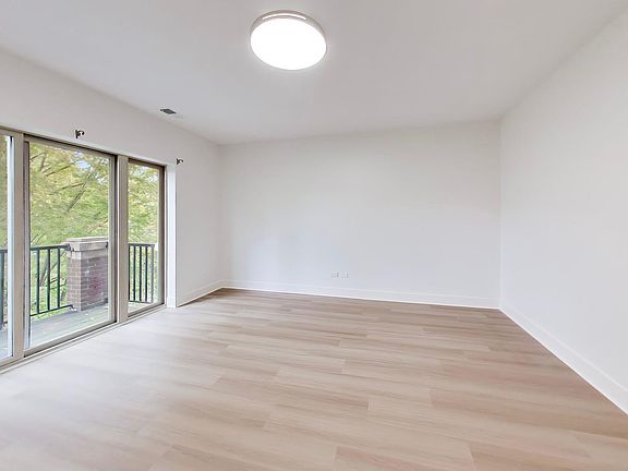 3rd image of 1149 W Washburne Ave Unit 301