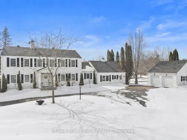 1530 Royal Orchard Dr, Ottawa, ON K4C 1A9