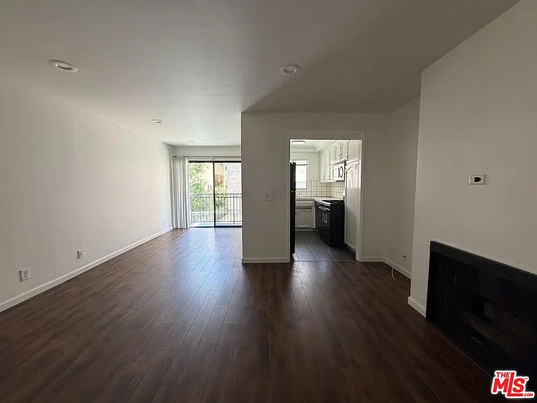 1337 N Sierra Bonita Ave #204 — Photo 5