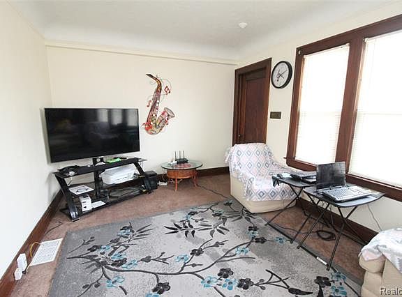 4th image of 26703 Parkington St