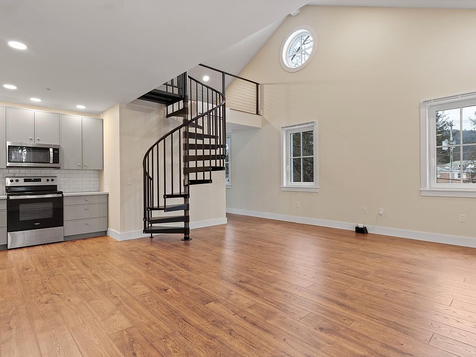 1st image of 10 Chestnut St #7
