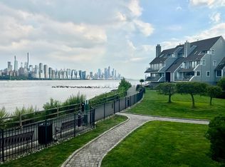 4C Cove Ln N, North Bergen, NJ 07047