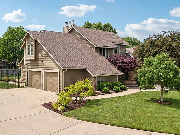 3rd image of 2324 N Plumthicket Cir