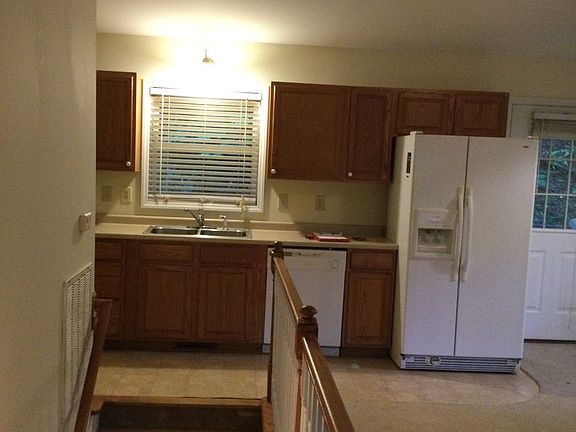 5th image of 131 Hummingbird Hill Dr