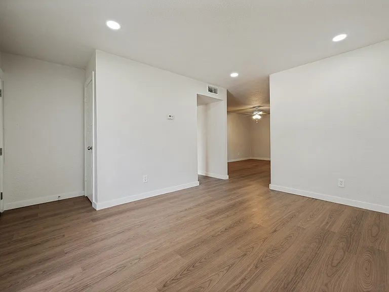 1025 Kingston Dr — Photo 5