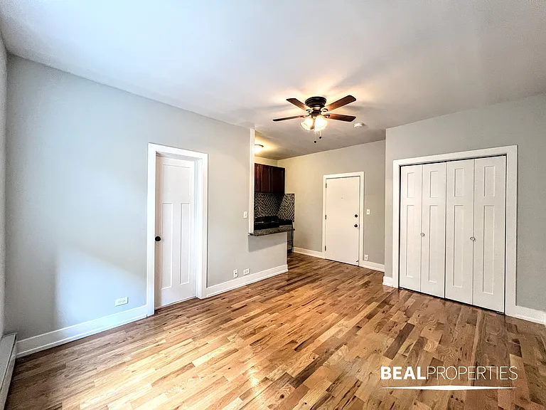635 W Barry Ave — Photo 6