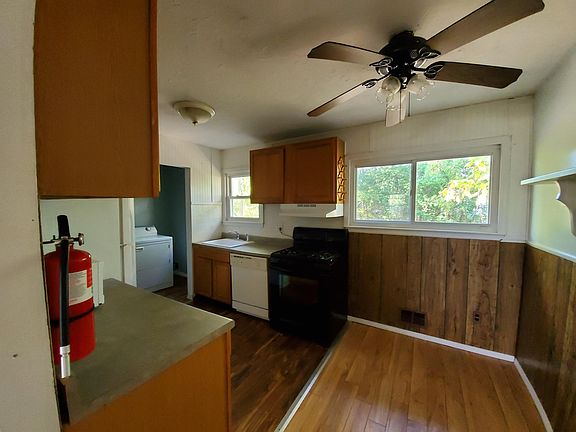 4th image of 890 Salem Dr
