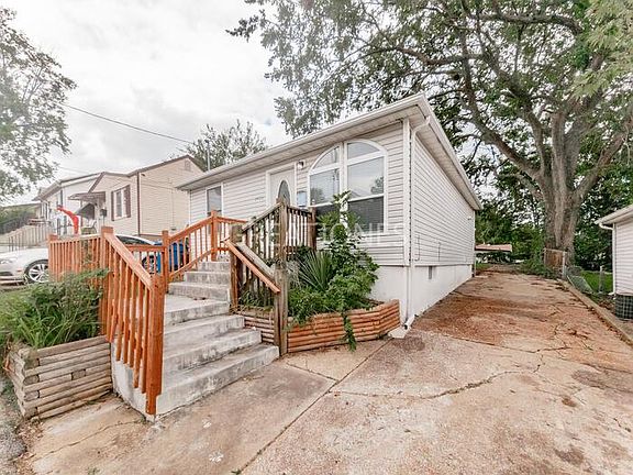 2nd image of 9922 Meadow Ave
