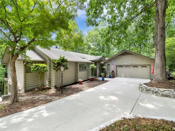 506 Long Reach Dr, Salem, SC 29676