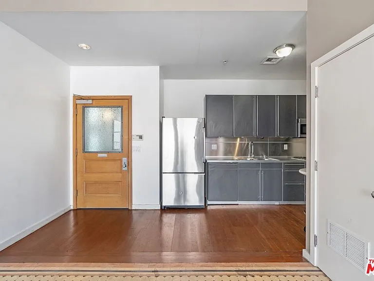 257 S Spring St #2B — Photo 6