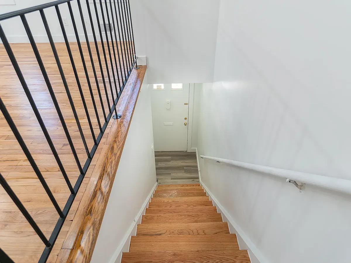 Building Photo - 501 Adams Ln #8