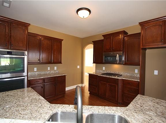 4th image of 200 Carellton Dr #1