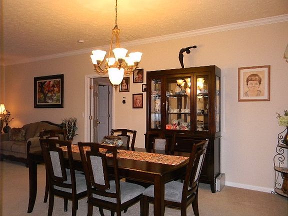 Crown molding in Living and dining