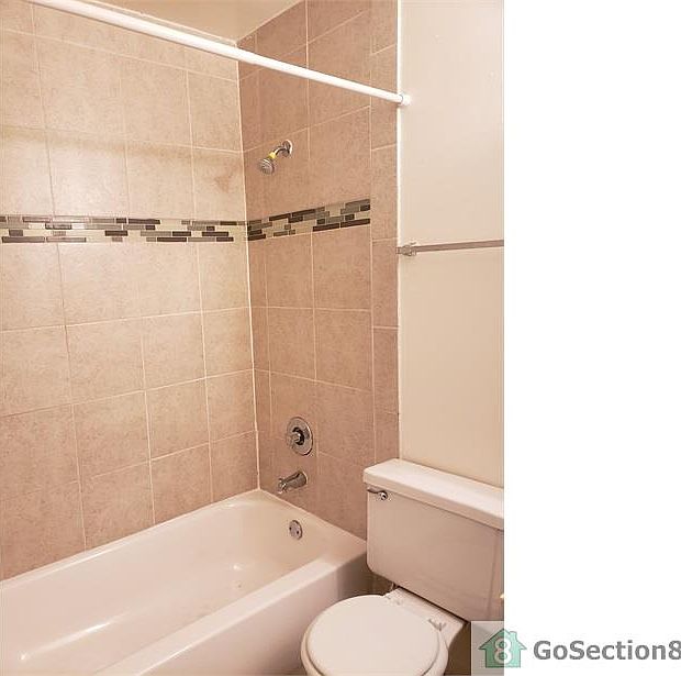 2nd image of 1213 Kings Ct #34