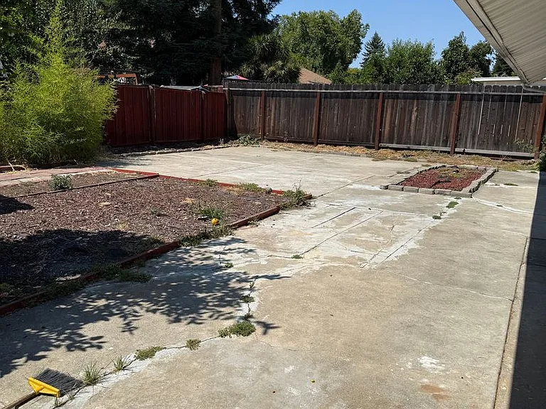 3893 Clough Ave — Photo 4