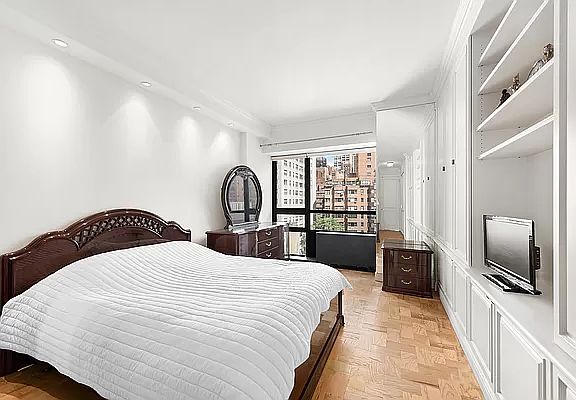 5th image of 415 E 54th St APT 10F