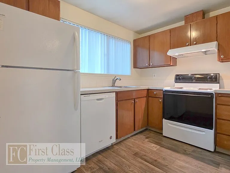 9555 SW Hall Blvd #17 — Photo 6