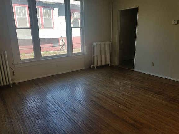 3rd image of 908 W 3rd St