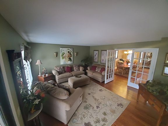 4th image of 102 Heritage Ln